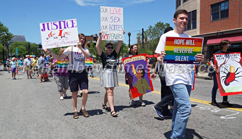 North Shore Pride 2016 Parade Participants  Photo: TRT/Steve Jewett